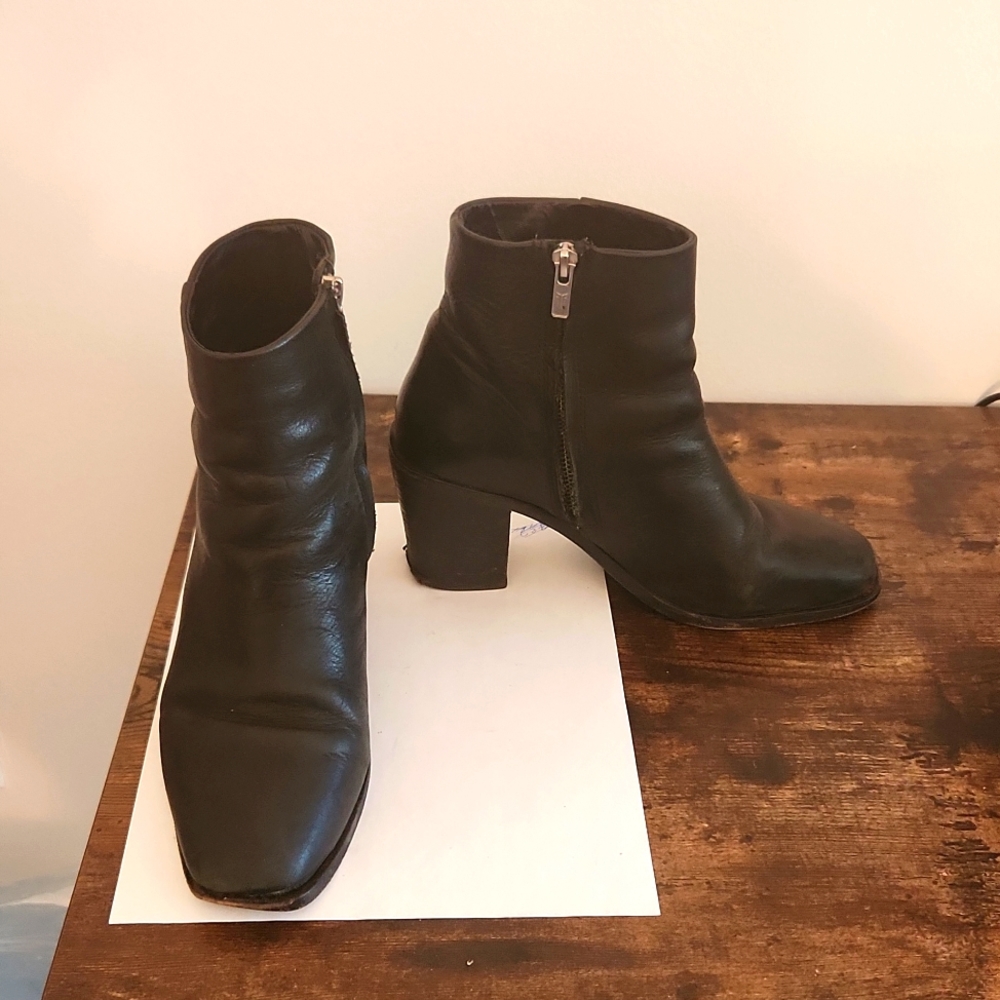 Frye Georgia Bootie - full leather - black size 8